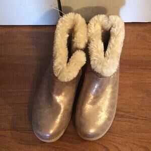 New with tags, gold fuzzy ankle boots, size 5